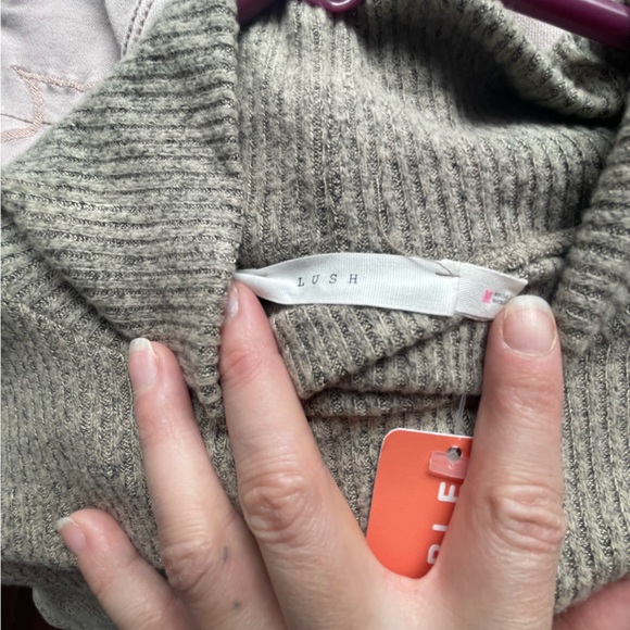 Women’s medium Lush Balloon Slv high Neck knit top - Picture 2 of 3